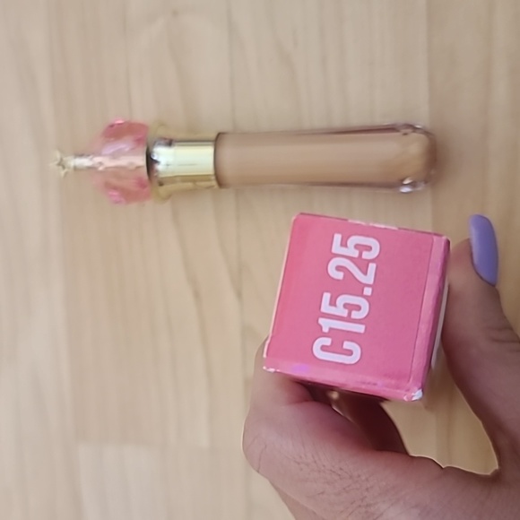 MAGIC STAR™ CONCEALER C15.25 Tan skin with golden peach undertones - Picture 3 of 6